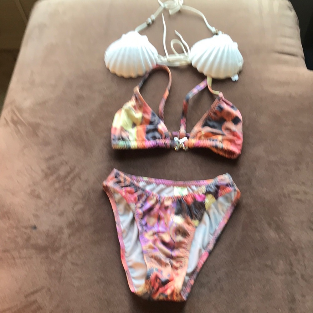 Three piece bikini set